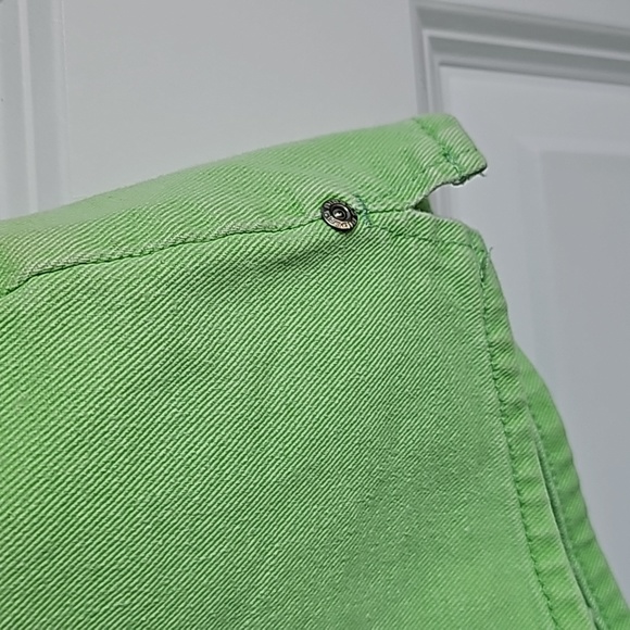 Riders Neon Green Jean Shorts in Women's Size 29 Waist EUC - Picture 4 of 11